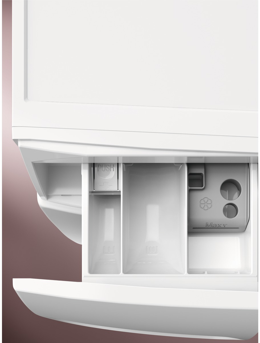 Biała szuflada na detergent do pralki, otwarta, pokazująca przegródki i oznaczenia.