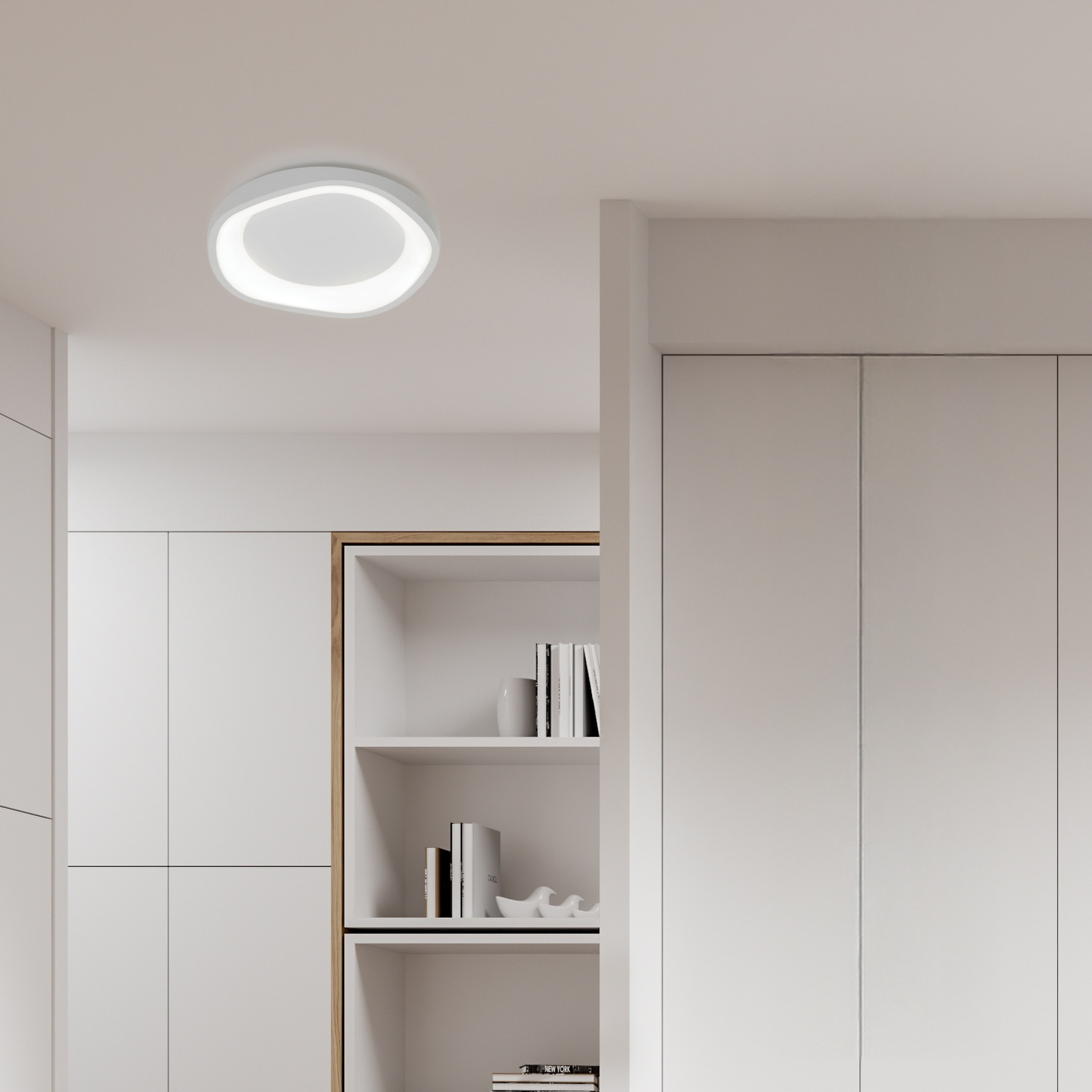 Un moderno apparecchio di illuminazione a soffitto bianco a forma di anello.