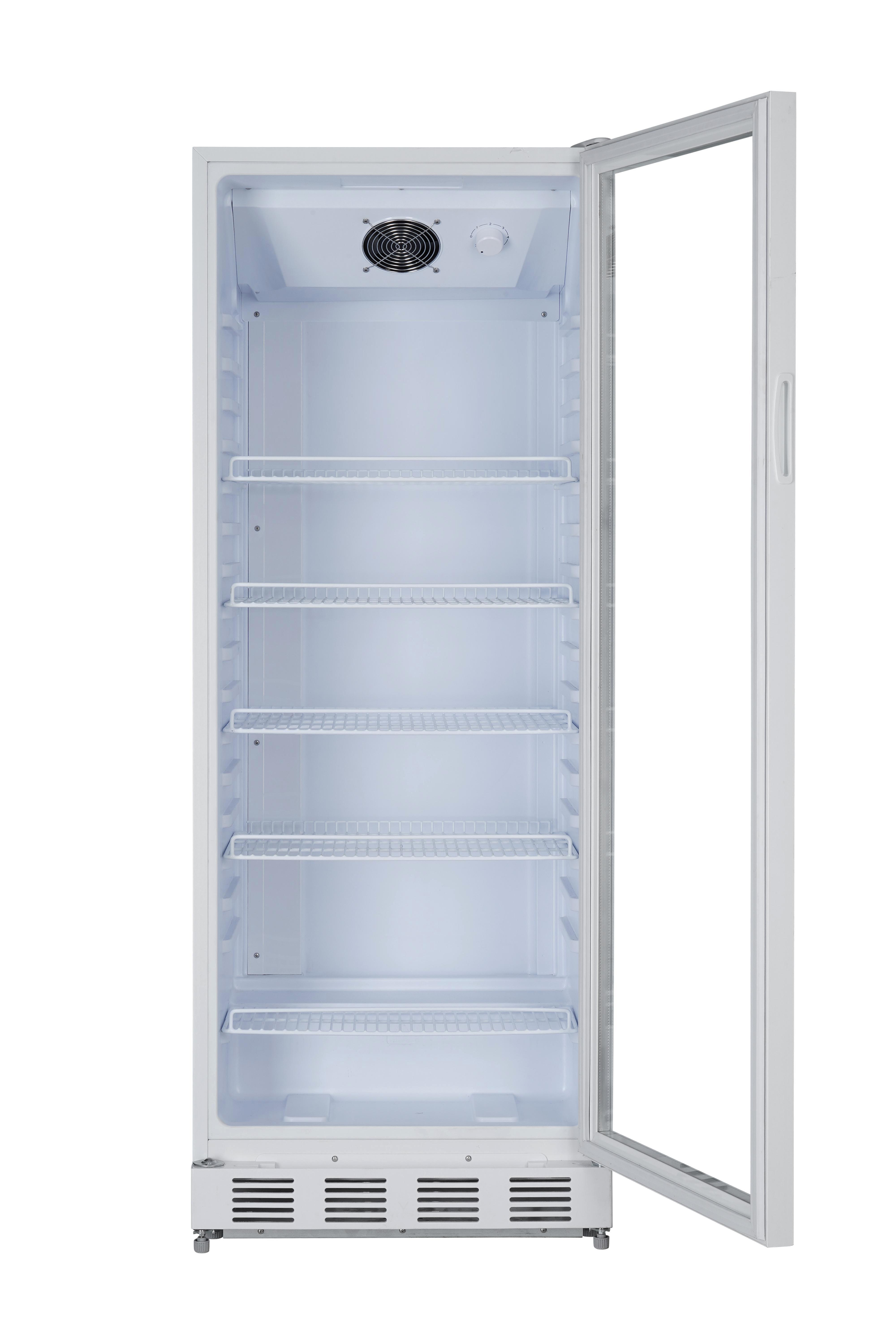 Weißer Kühlschrank mit offener Glastür. Innenraum mit Regalen sichtbar.