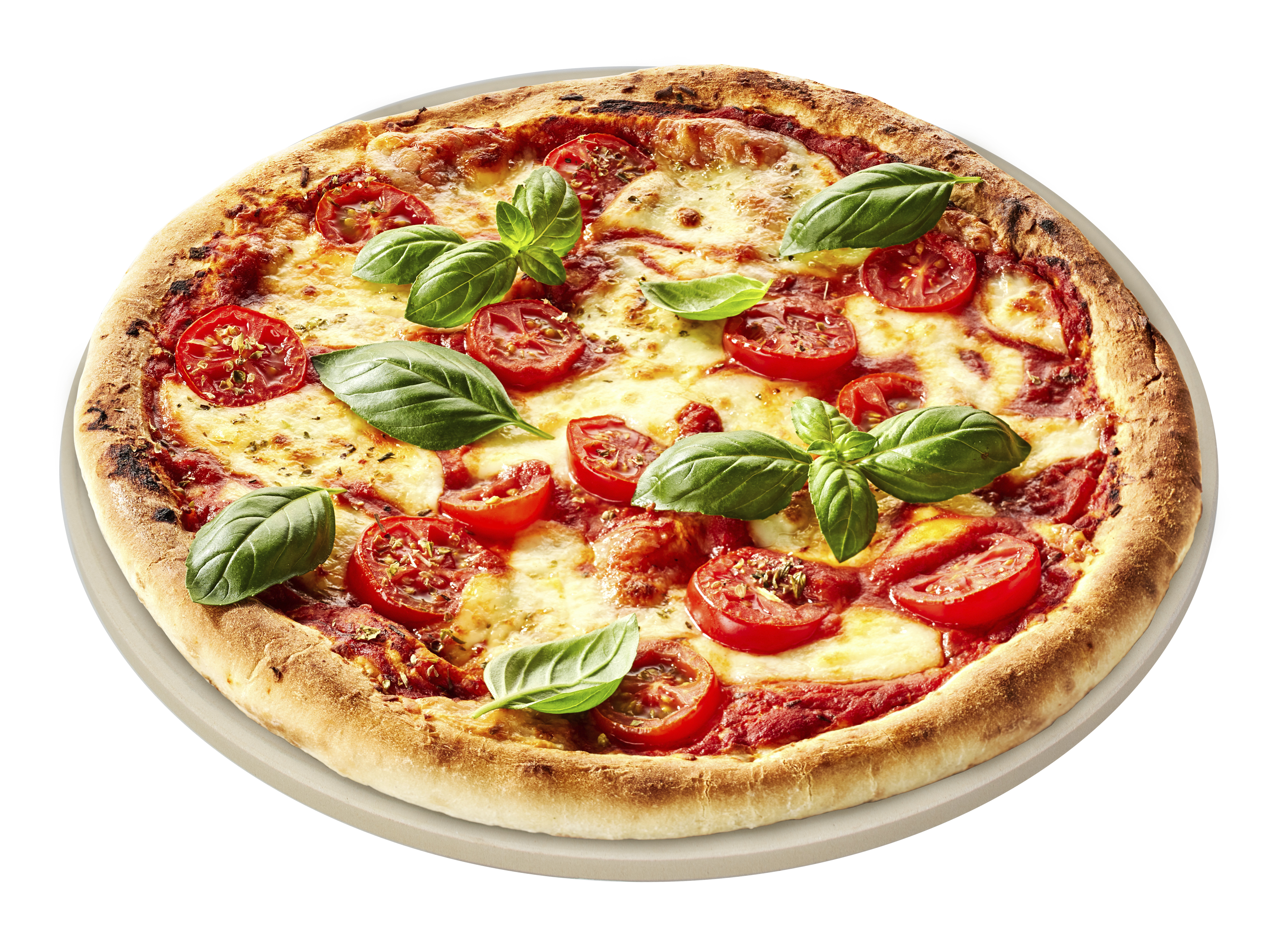 Pizza mit Tomaten, Basilikum und Käse auf Steinbasis.