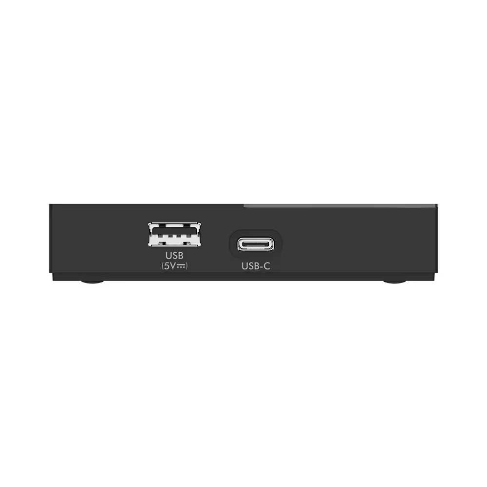 Schwarzes Gerät mit USB- und USB-C-Anschlüssen.