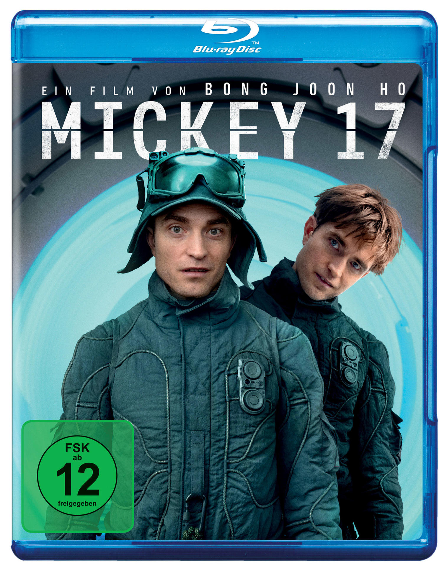 Blu-ray-Cover des Films Mickey 17. Zwei Männer in Raumanzügen. Der Hintergrund ist blau. FSK 12-Einstufung.