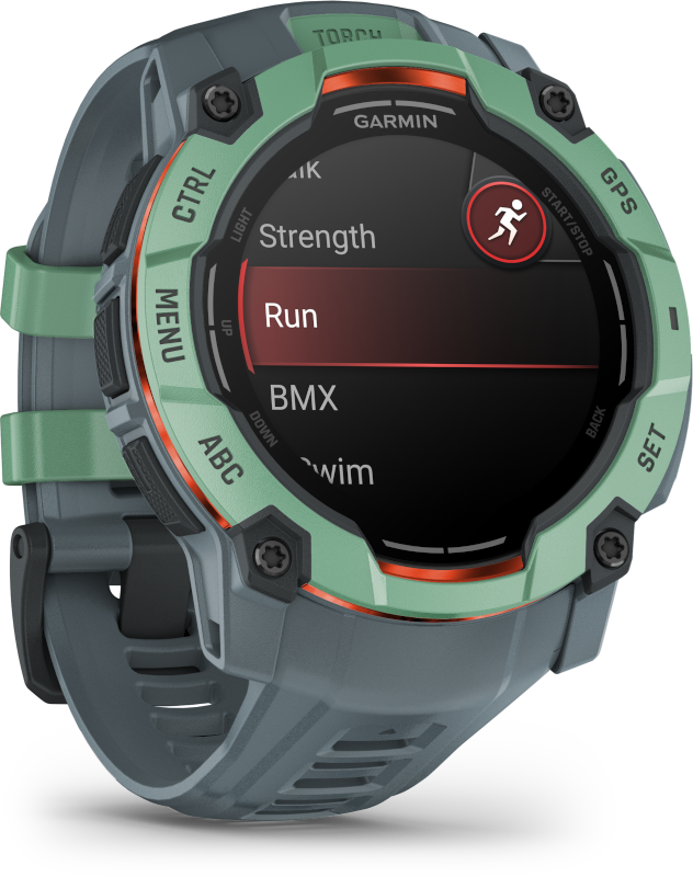 Garmin óra, futó tevékenységet mutató képernyővel.