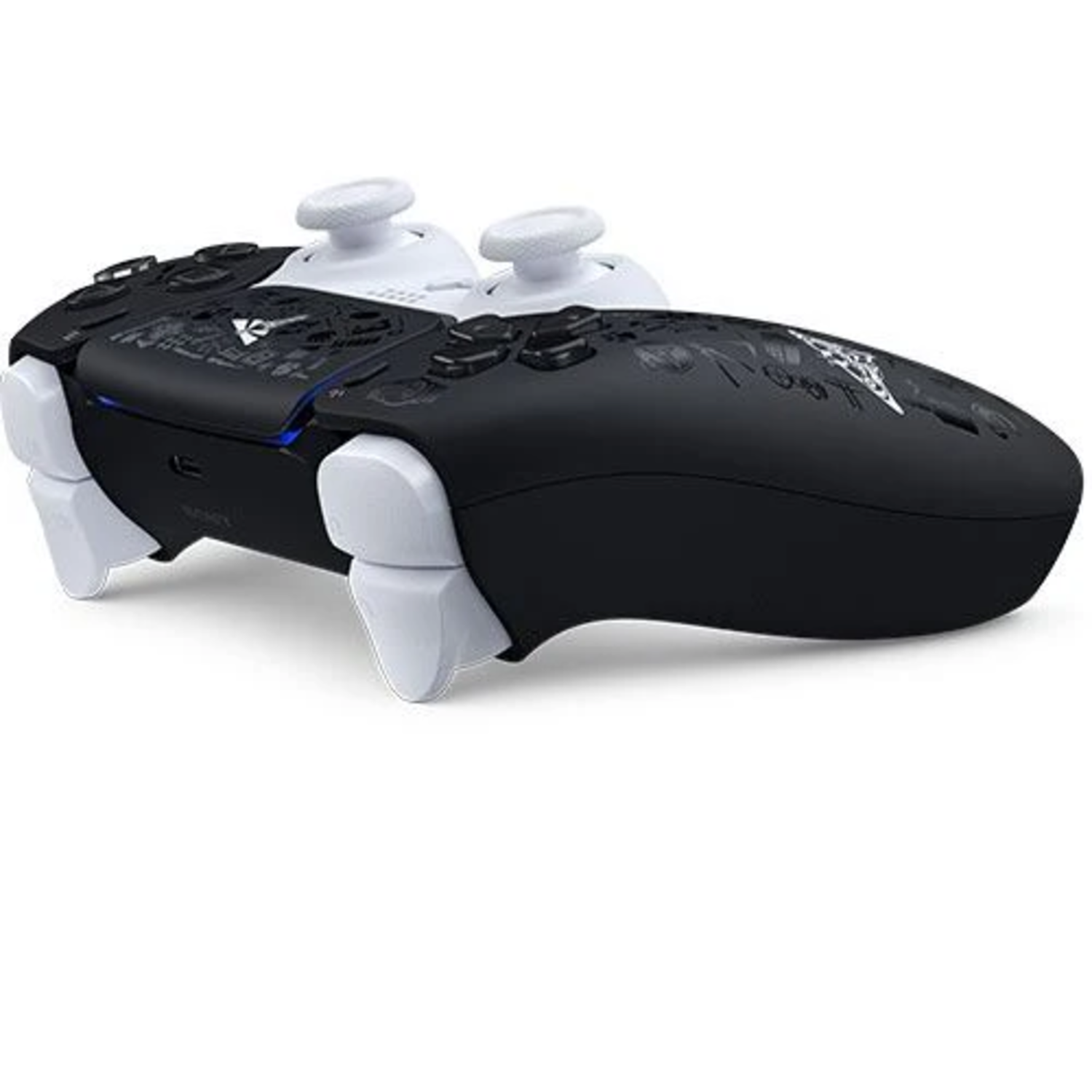 Een zwart-witte Playstation 5 controller op een witte achtergrond.