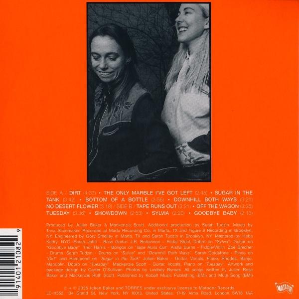 Die Rückseite eines CD-Covers mit Fotos von zwei Frauen, Trackliste und Credits.