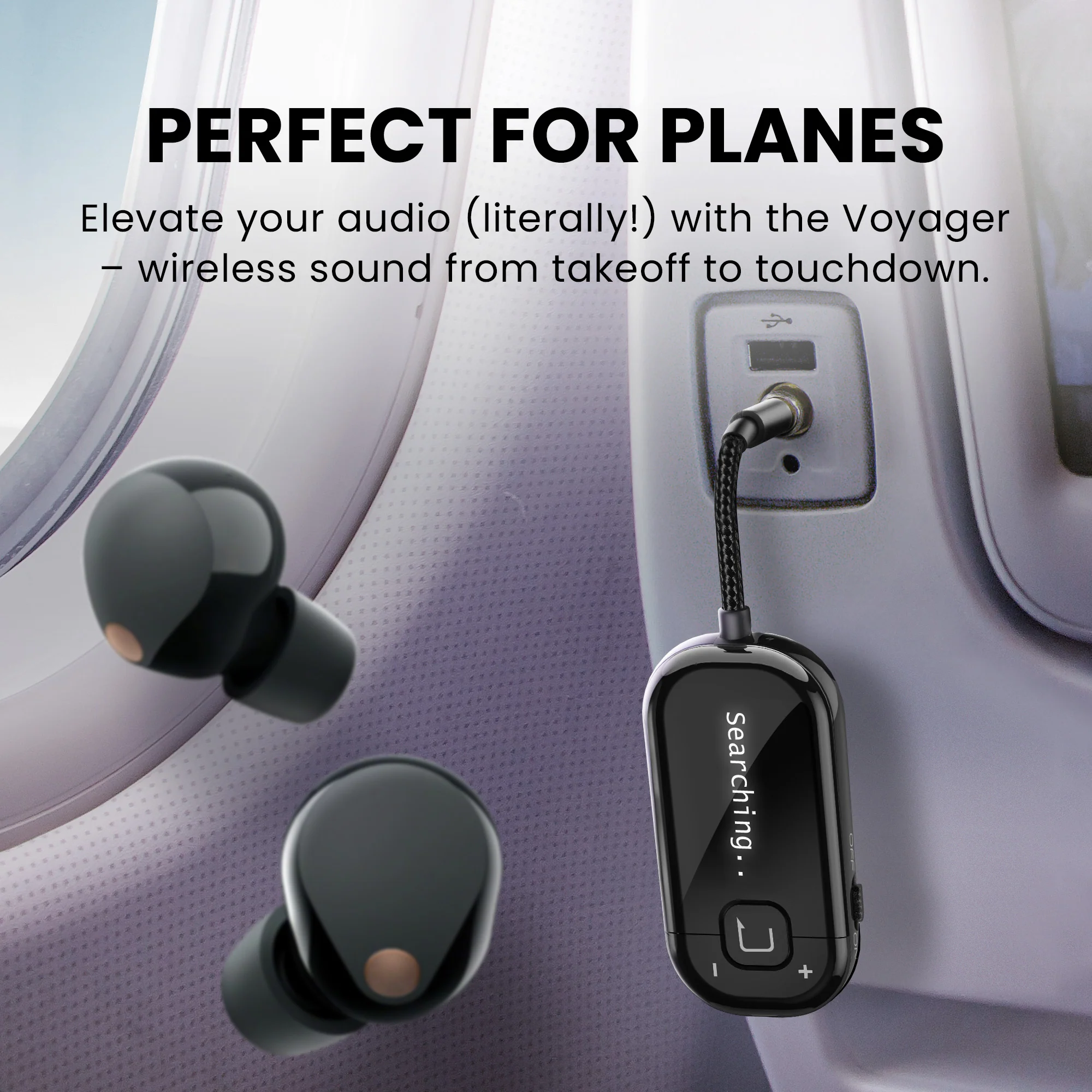 Écouteurs noirs et appareil de charge. Texte : PARFAIT POUR LES AVIONS. Port USB sur le mur de l'avion.