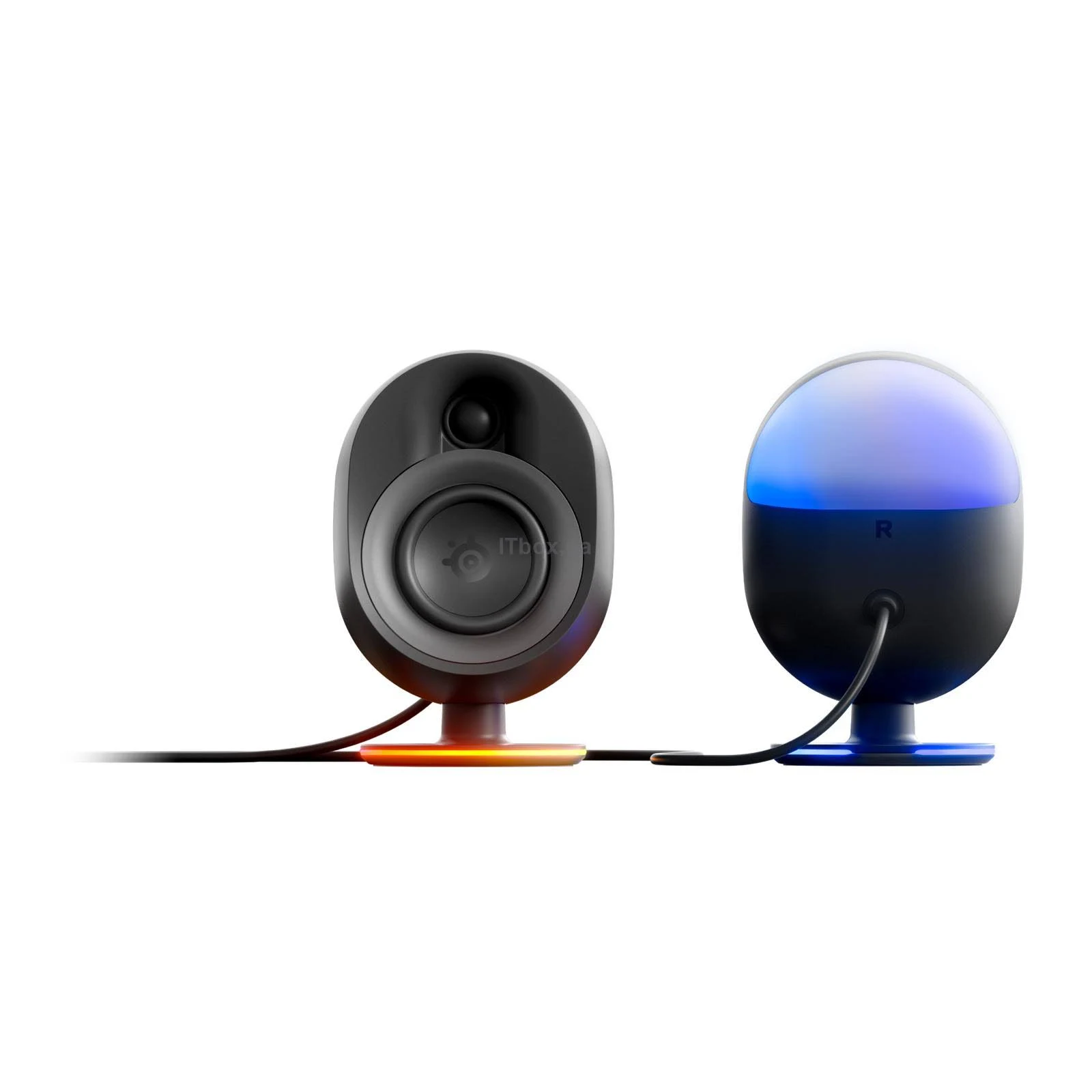 Dos altavoces negros con bases y luces de colores. El de la izquierda tiene base naranja, el de la derecha azul.