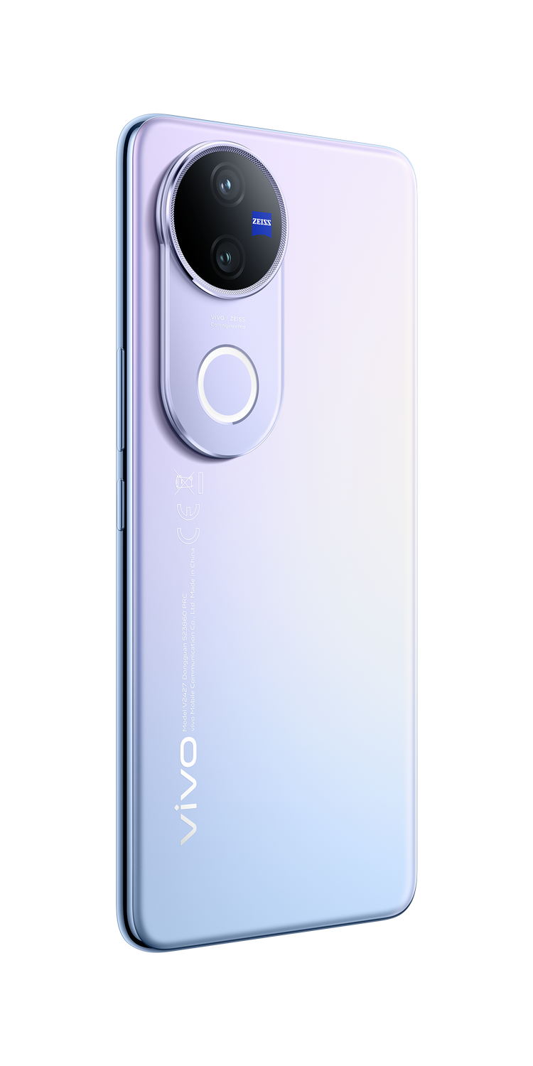 Smartphone blanco y azul claro, vista trasera, con lentes de cámara sobre blanco.