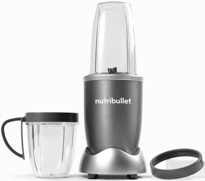 Ein Nutribullet-Mixer-Set mit Motorbasis, einem hohen Mixbecher und einem kleineren Becher mit Griff.