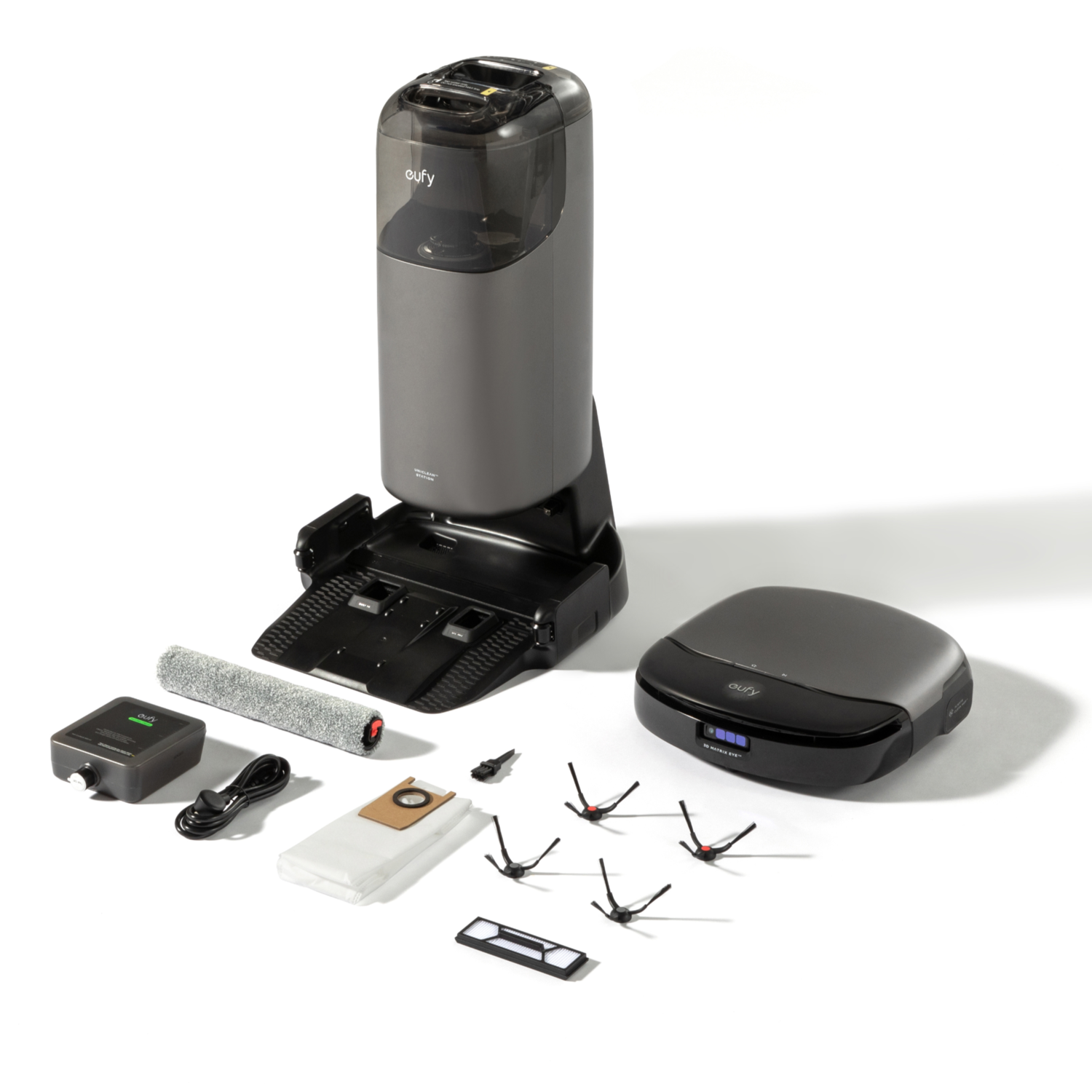 Un kit de robot aspirateur et serpillère eufy avec tous ses composants sur fond blanc.