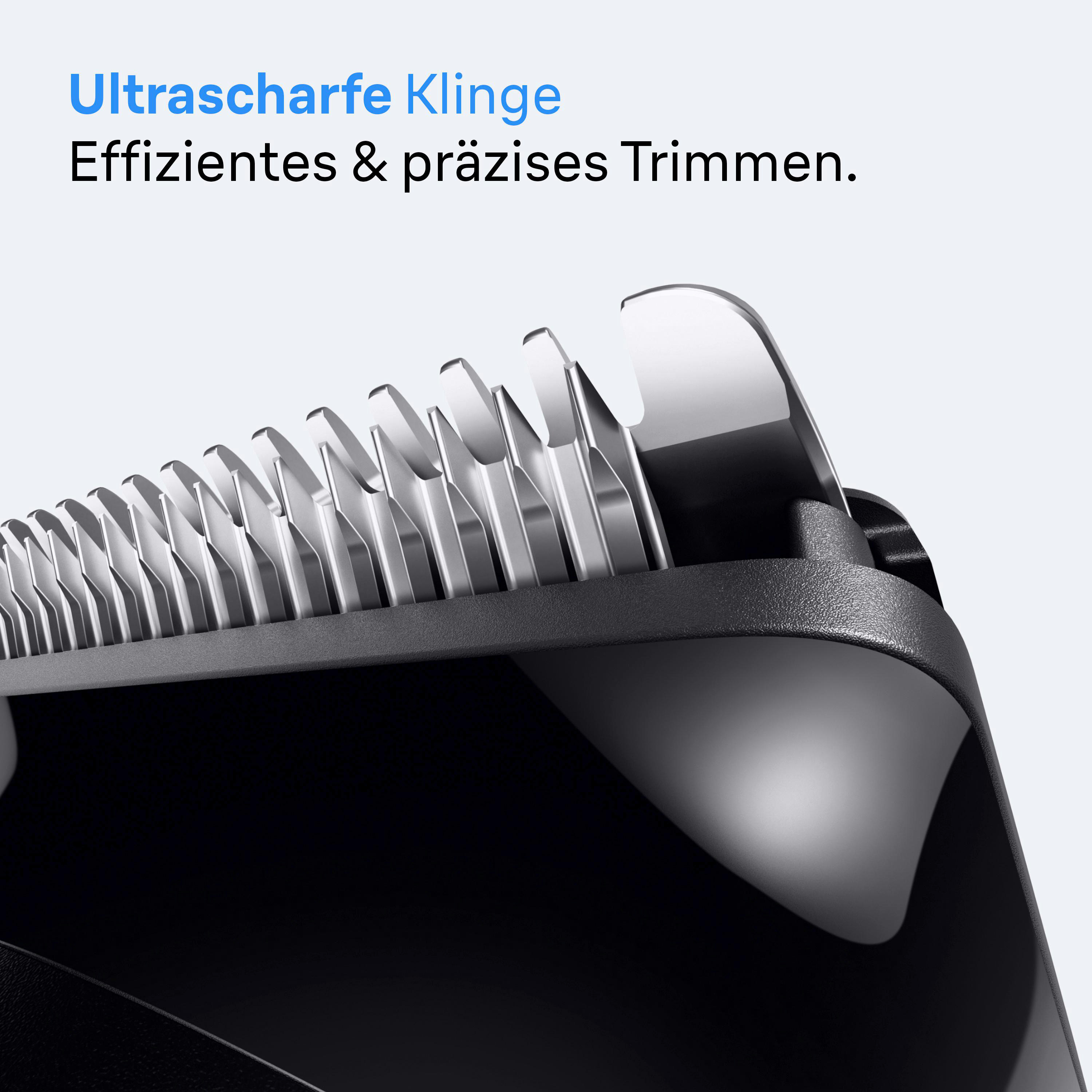 Nahaufnahme einer silber-schwarzen Haarschneidermesser. Das Messer hat mehrere Zähne.