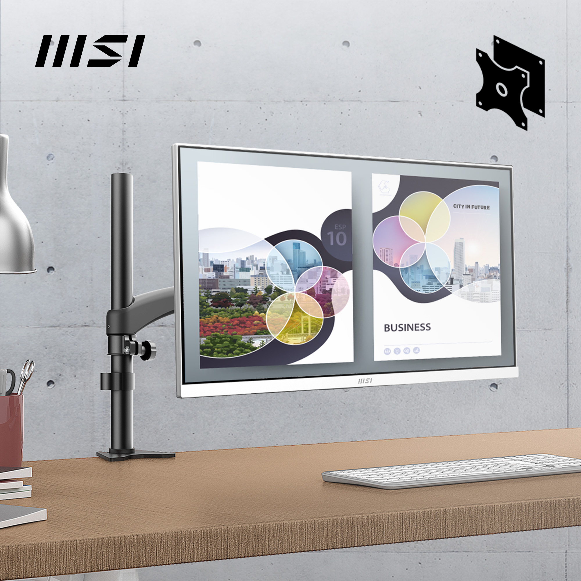 Monitor auf Ständer, mit Schreibtisch und Wand. Der Monitor zeigt Präsentation.
