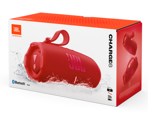 Czerwone pudełko głośnika JBL. Głośnik jest czerwony, z logo JBL. Za nim rozprysk wody.