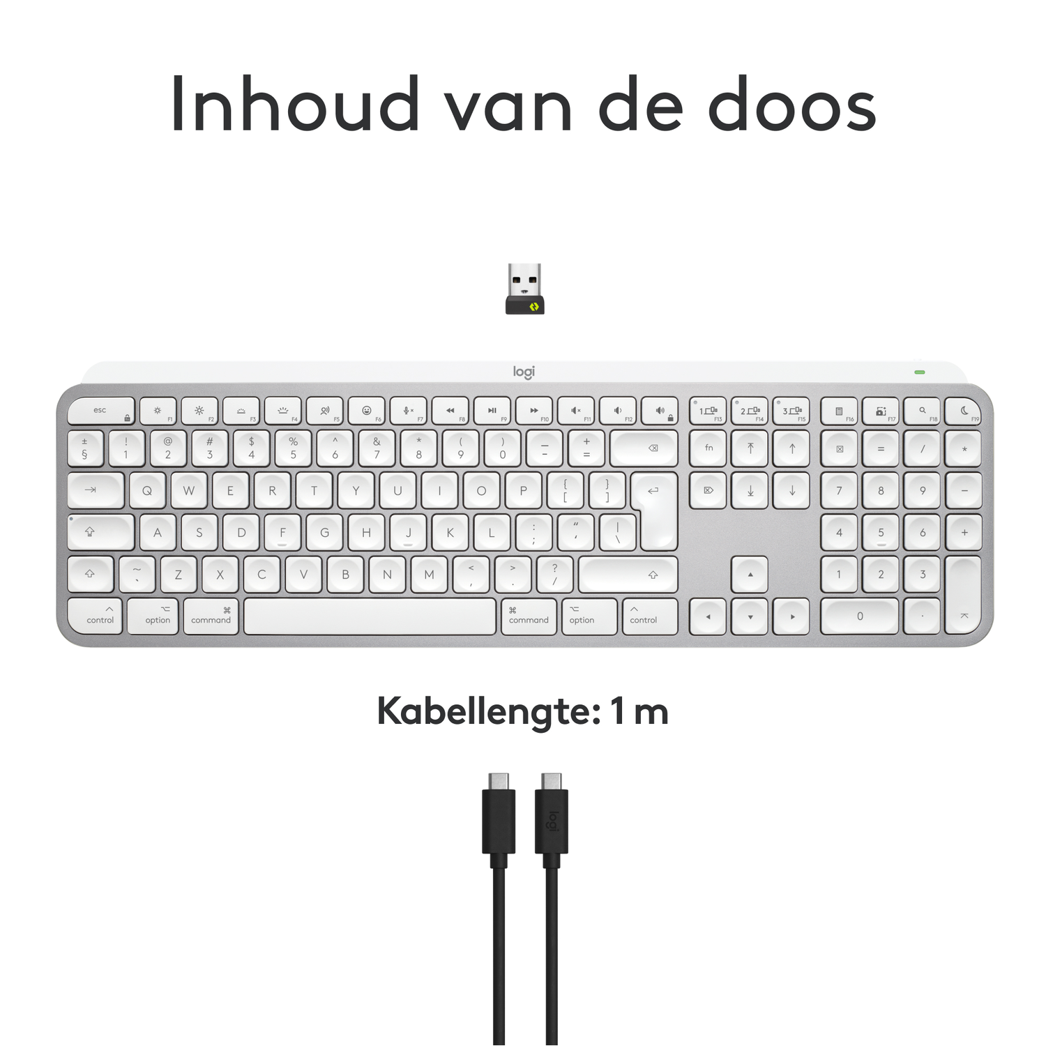 Een wit toetsenbord met een kabel en een USB-dongle op een wit oppervlak.