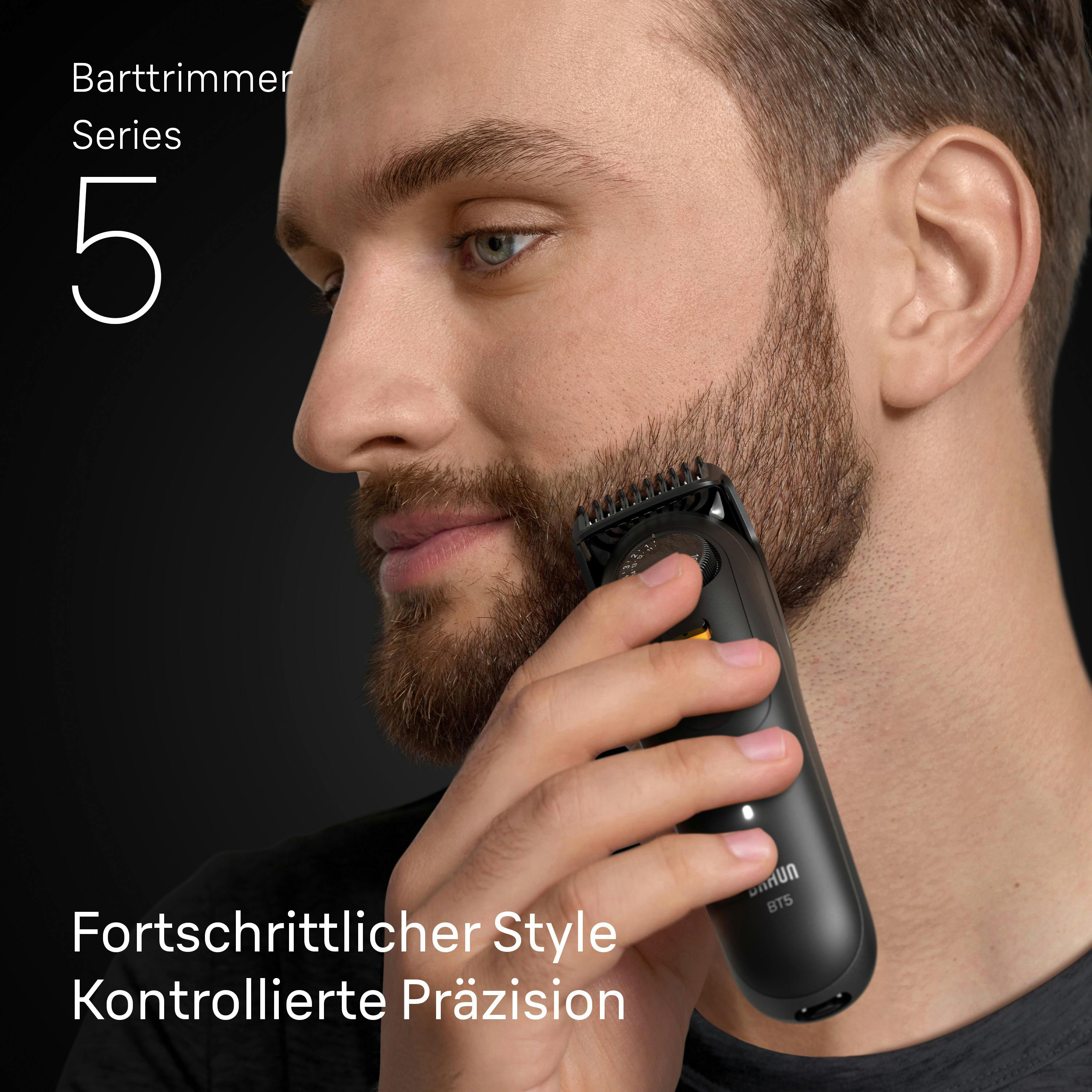 Ein Mann trimmt seinen Bart mit einem schwarz-gelben Trimmer. Nahaufnahme seines Gesichts.