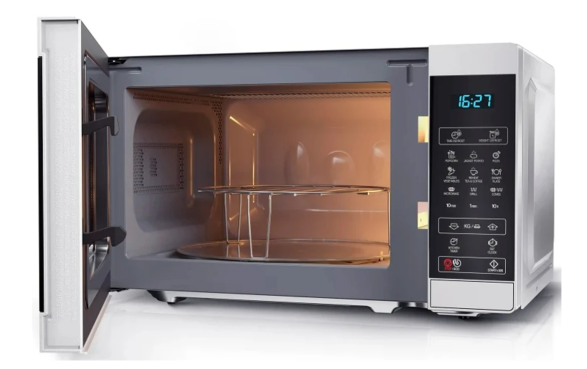 Kuchenka mikrofalowa, otwarte drzwi, oświetlone wnętrze. Elementy sterujące po prawej stronie. Godzina 16:27.