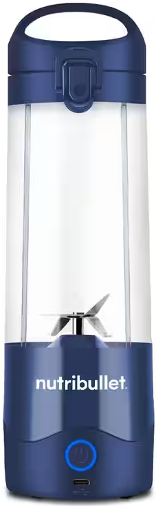 Blauer und klarer Nutribullet-Mixer mit sichtbarer Klinge. Blauer Power-Knopf ist ebenfalls sichtbar.