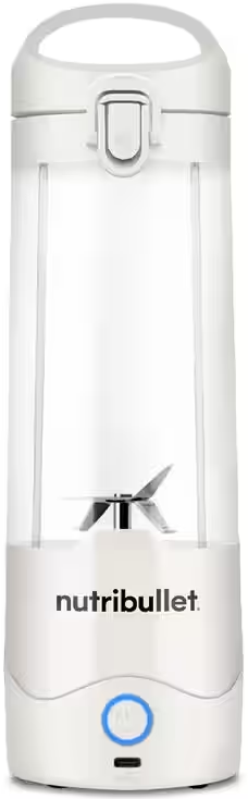 Blender Nutribullet blanc. Il a un récipient transparent avec des lames à l'intérieur, une base blanche et un bouton.