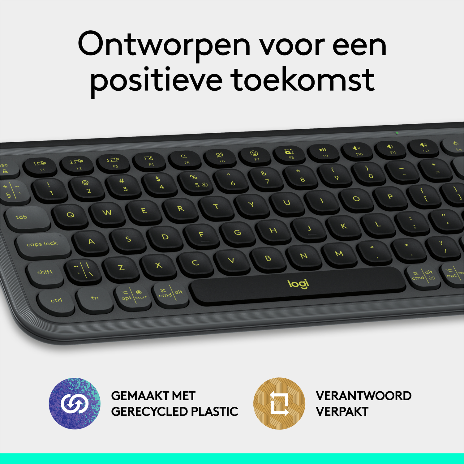 Zwart toetsenbord met groene letters, het woord 'logi' is zichtbaar.