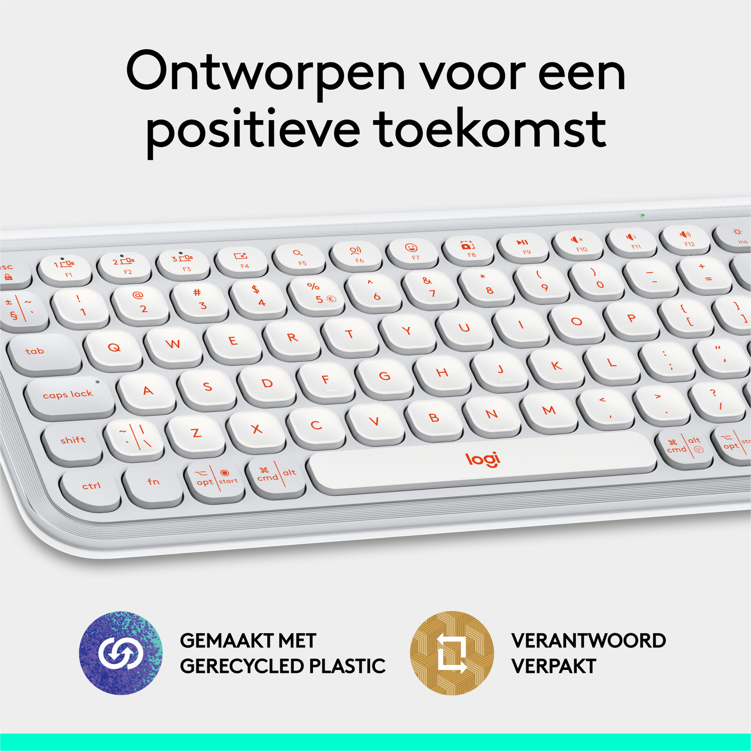 Een wit toetsenbord met rode toetsen, met de tekst 'Gemaakt van gerecycled plastic' en 'Verantwoord verpakt'.