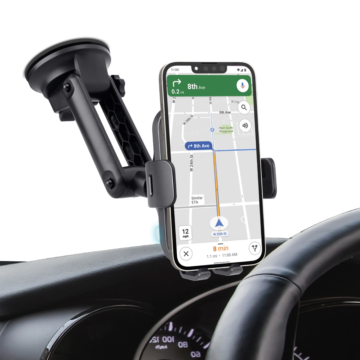 Telefoon gemonteerd in een auto, met een kaart. Dashboard en stuur zichtbaar.