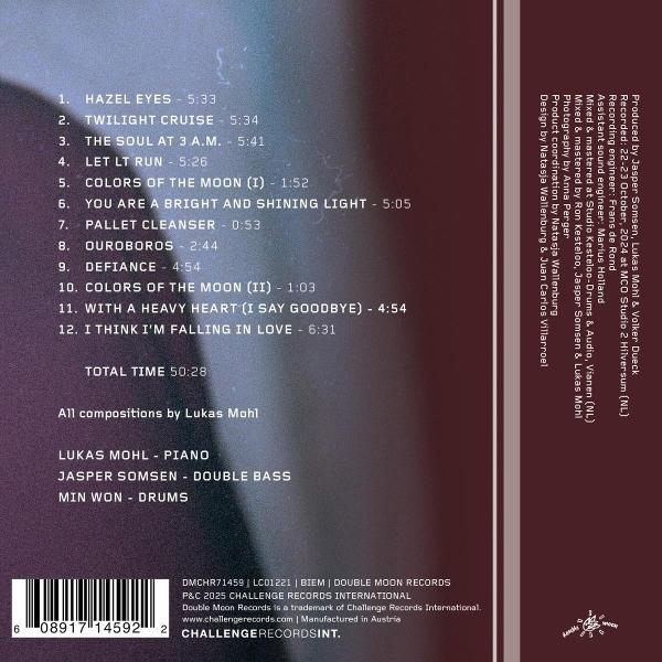 Albumcover mit Titelliste. Text ist weiß auf dunklem Braun.