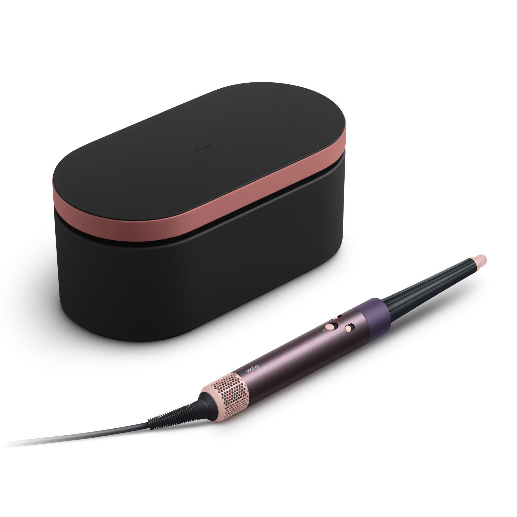 Dyson Haarstyler mit Etui. Der Styler ist lila und kupferfarben. Schwarzes Etui und weißer Hintergrund.