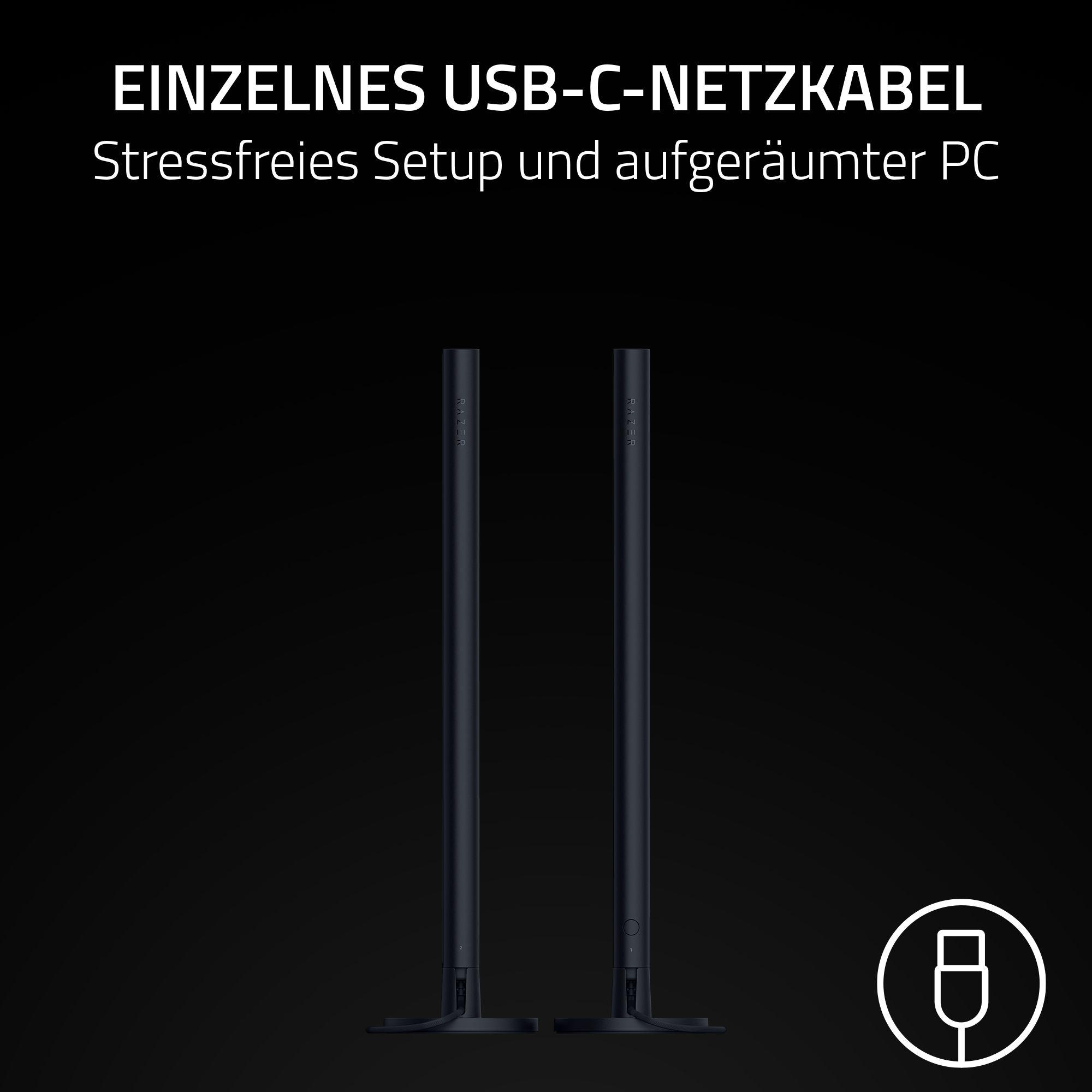 Zwei schwarze Ständer mit USB-C-Kabel auf dunklem Hintergrund.