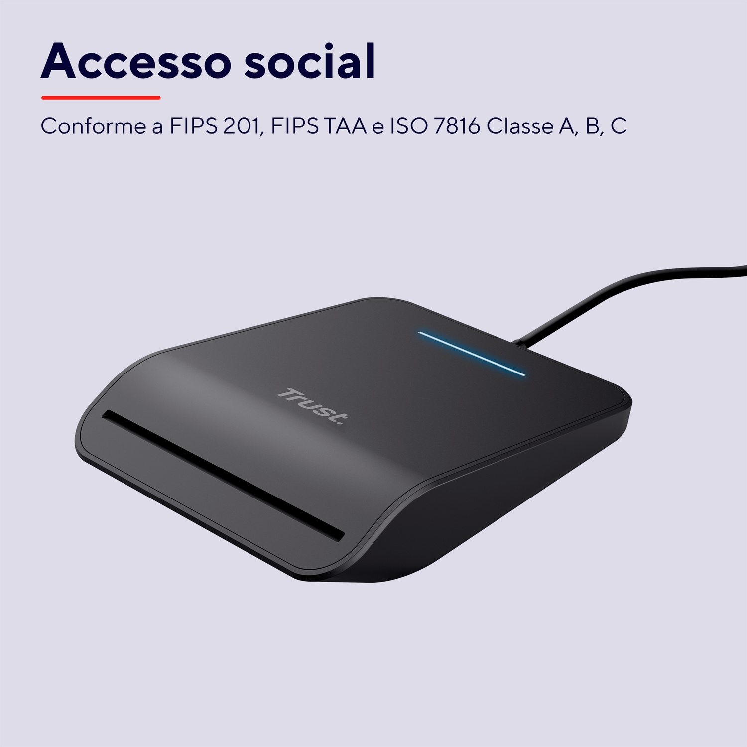 Lettore di smart card nero con spia blu. Il testo è in italiano.