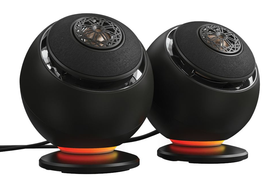 Dwa czarne głośniki ze srebrnymi detalami, stojące na czarnych podstawach z pomarańczowym światłem.
