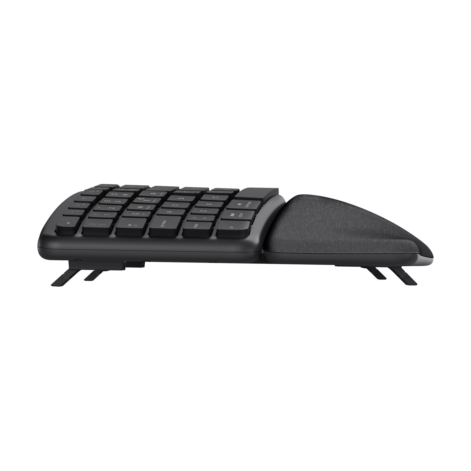 Tastiera ergonomica nera. Ha un design curvo con layout dei tasti diviso e un poggiapolsi imbottito.