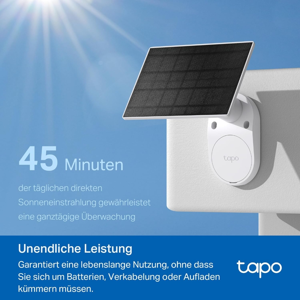 Ein weißes Gerät mit einem schwarzen Solarpanel an einer weißen Wand. Text bewirbt seine Funktionen.