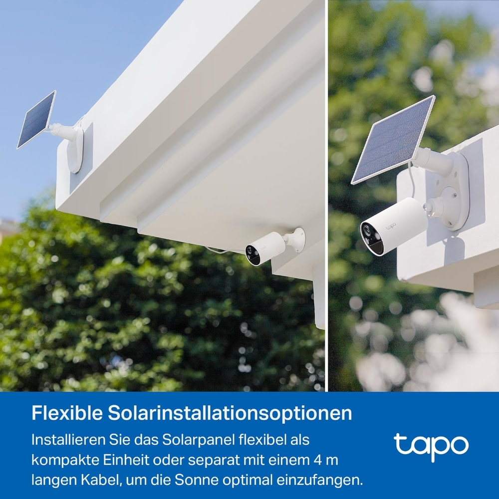 Zwei weiße Sicherheitskameras mit Solarpanelen sind an einer weißen Struktur montiert, grünes Laub im Hintergrund.