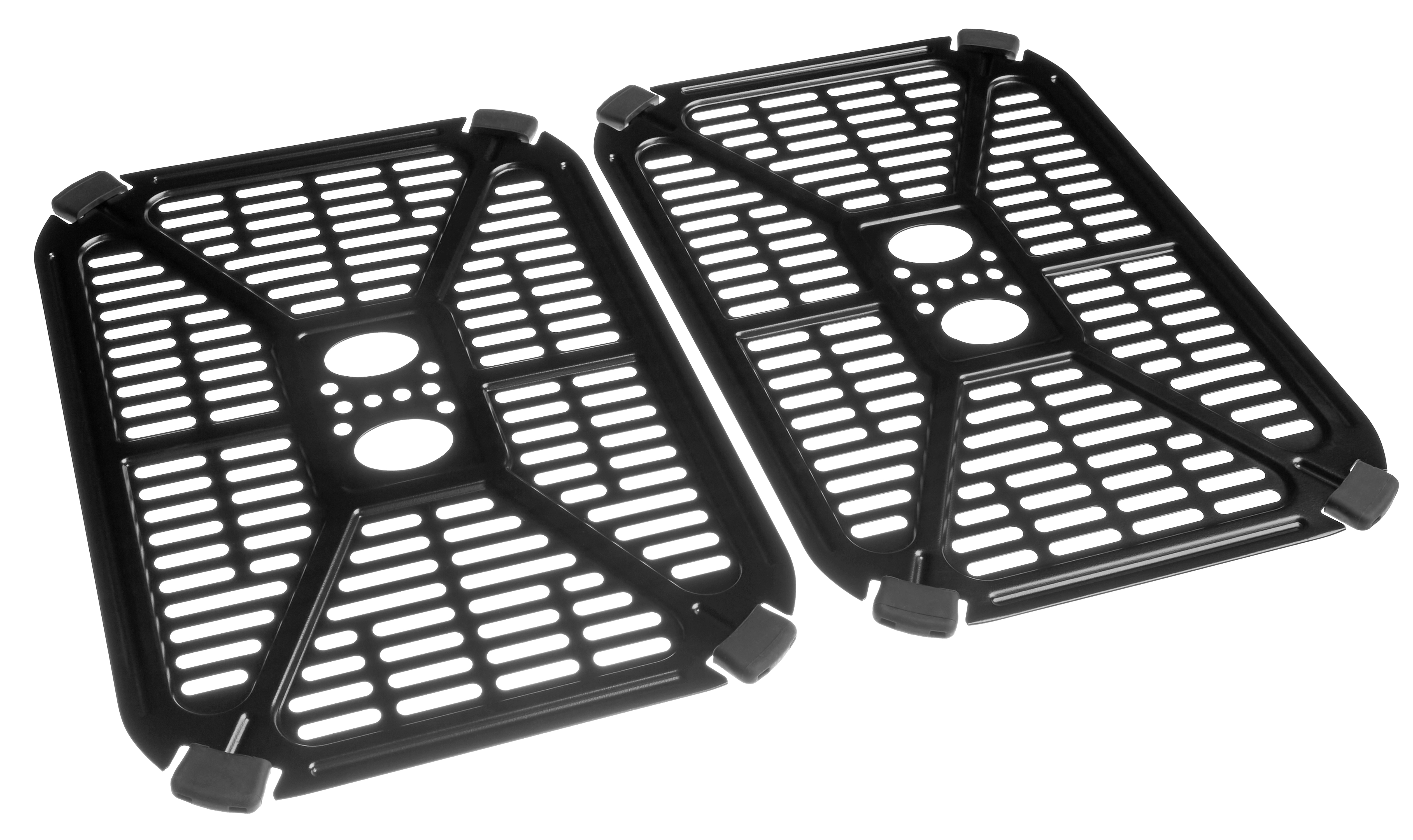 Dwie czarne prostokątne kratki z otworami, prawdopodobnie do grilla. Na białym tle.