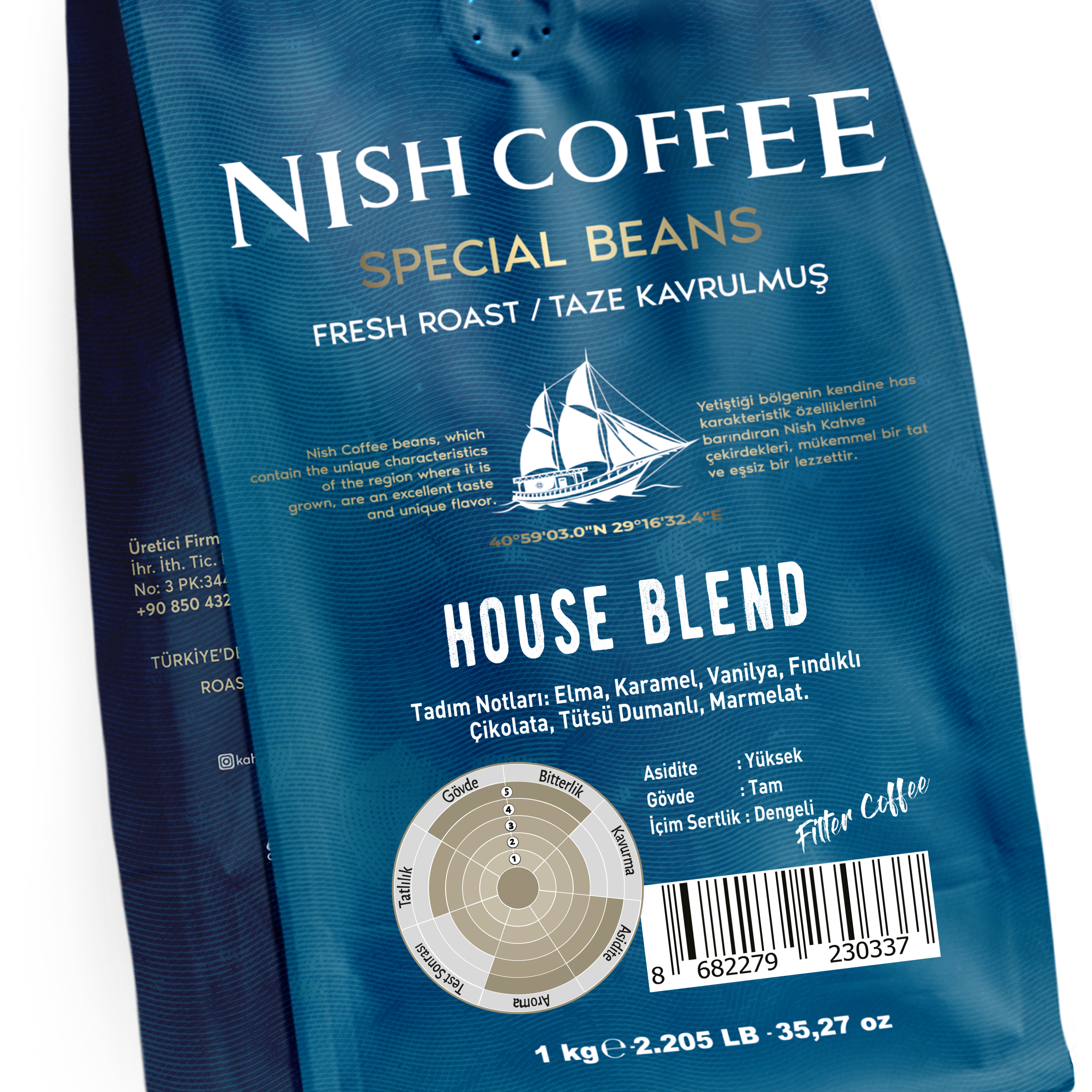 Nish Coffee'nin mavi poşeti, metin ve yelkenli grafiği. İngilizce ve Türkçe metin.