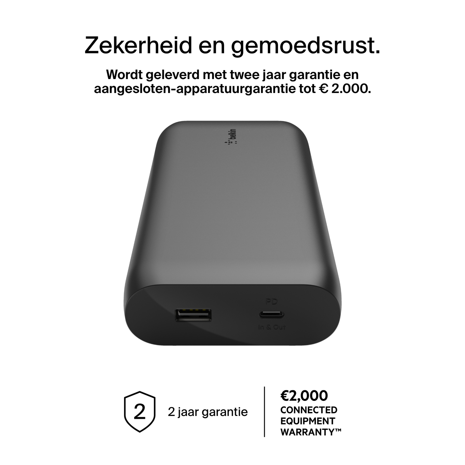 Een zwarte powerbank met twee USB-poorten en een USB-C-poort, met garantie-informatie.