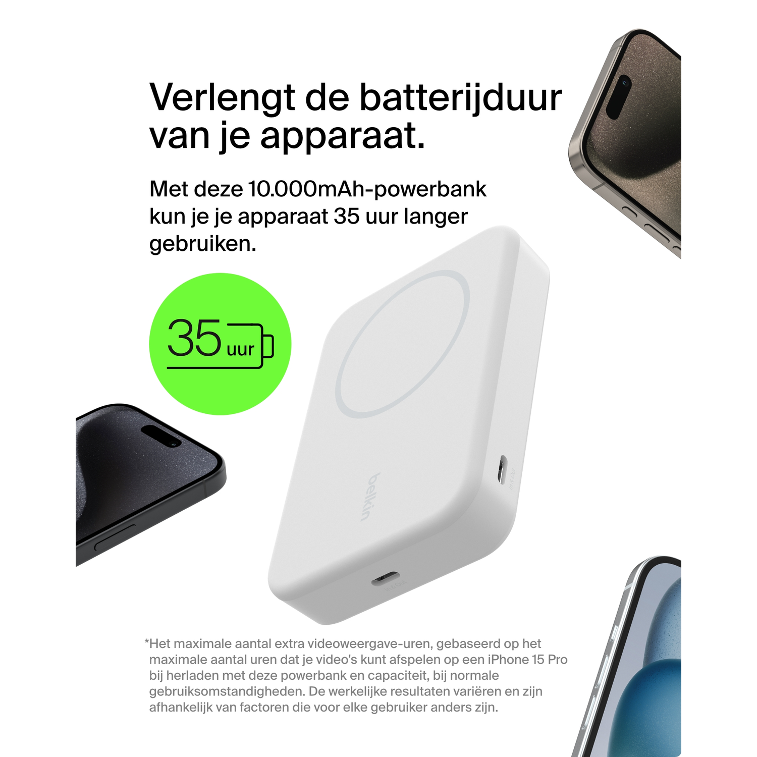 Een witte powerbank naast een telefoon met tekst.