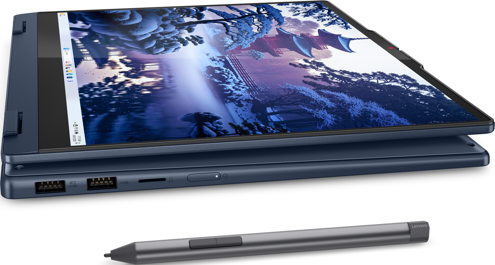 Ein blauer Laptop ist geöffnet und zeigt eine verschneite Landschaft. Ein Stift liegt darunter.