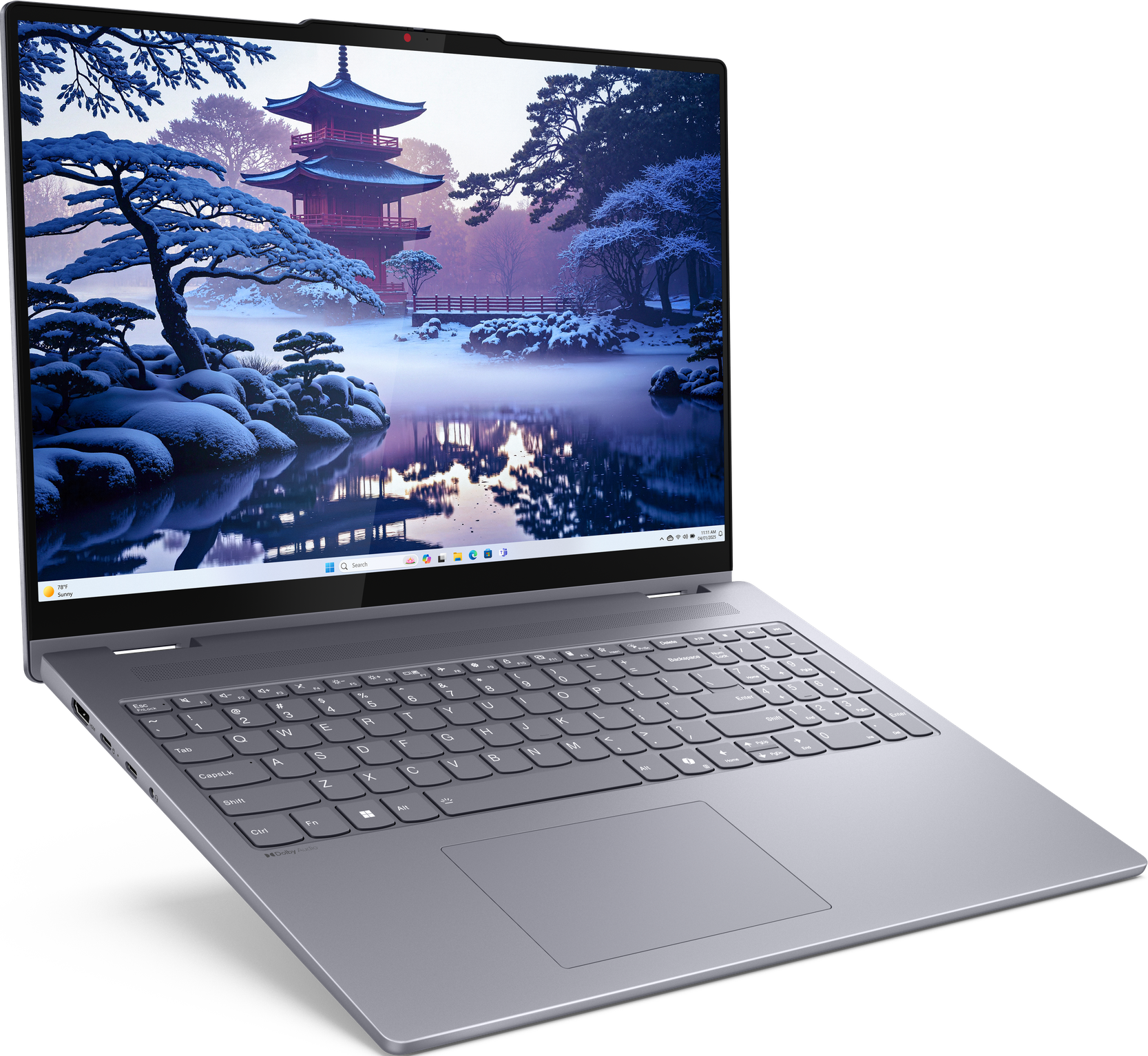 Un laptop che mostra una scena invernale con un lago e neve.