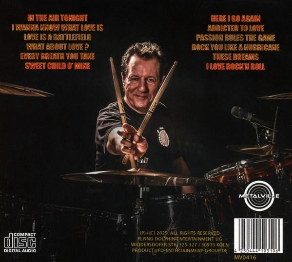 Albumcover mit Schlagzeuger, der Drumsticks hält. Songtitel und Bandlogo sind zu sehen.