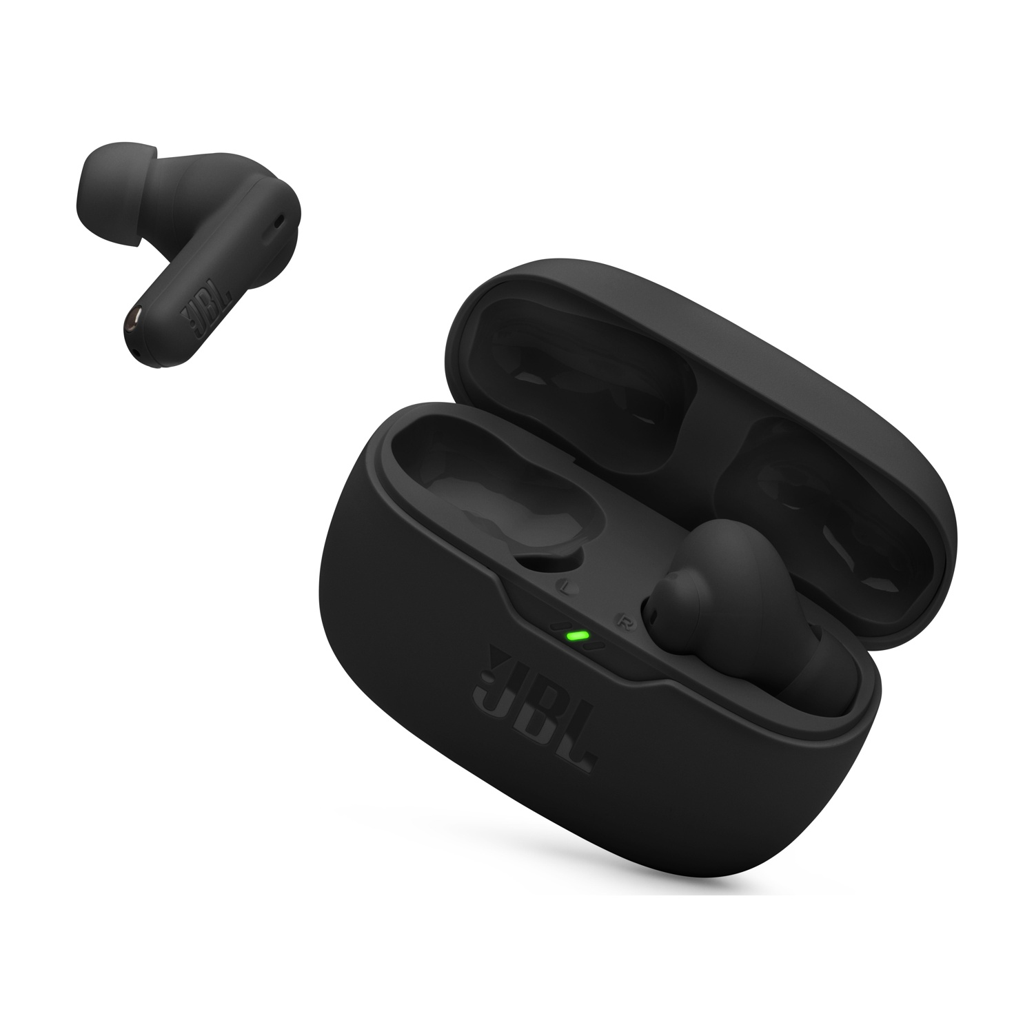 Auricolari JBL neri e custodia di ricarica su sfondo bianco. Un auricolare è separato.