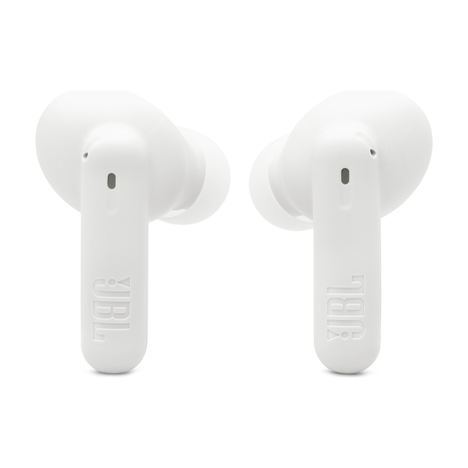 Coppia di auricolari JBL bianchi. Ognuno ha il logo JBL. Sfondo bianco. Stelo e auricolare sono visibili.