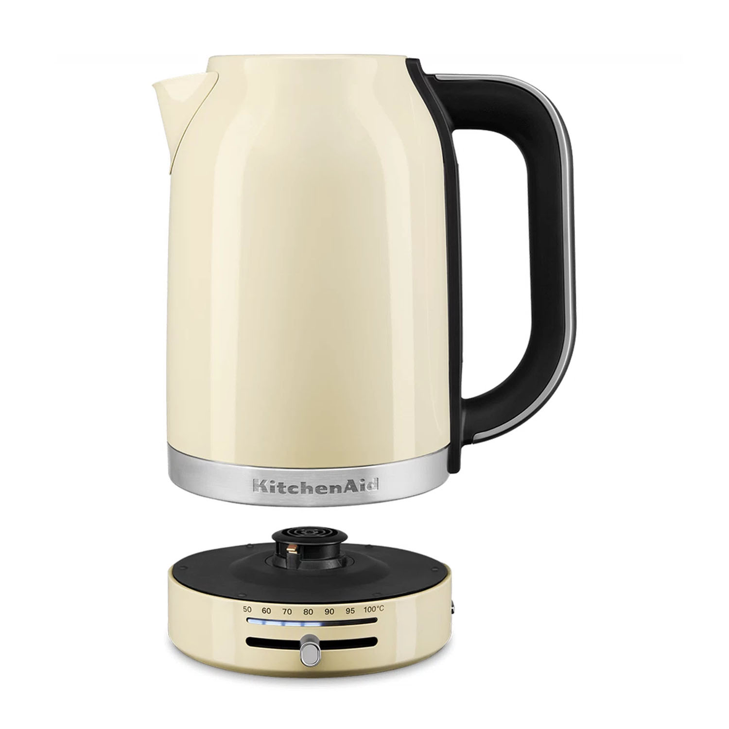 Bollitore elettrico color crema con manico nero. Base con quadrante e spie. Marchio KitchenAid.