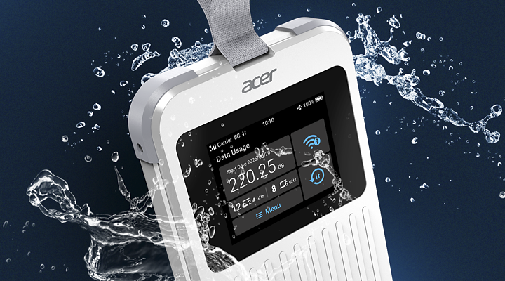 Appareil portable blanc avec écran, de l'eau éclaboussant autour. Logo Acer visible.