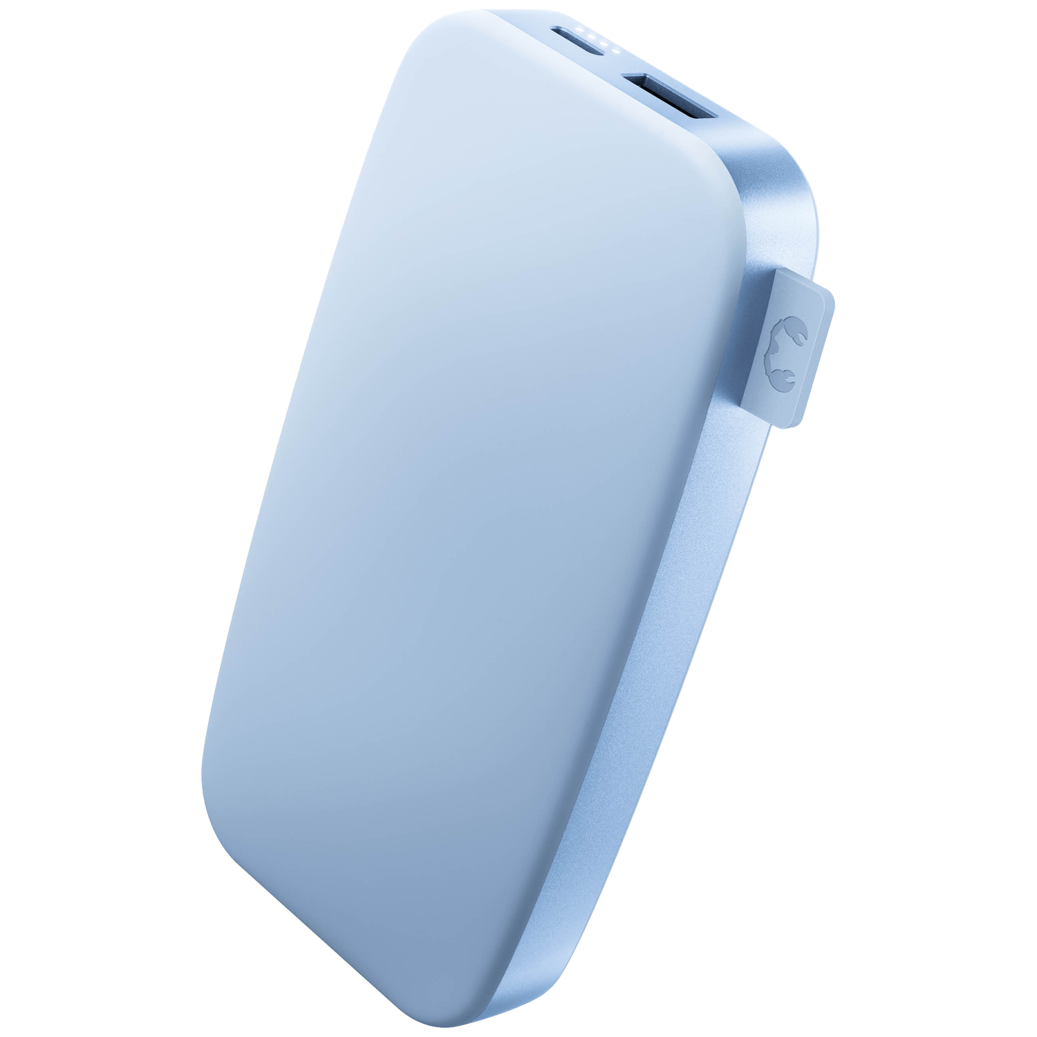 Een lichtblauwe powerbank met een afgerond ontwerp. Het heeft poorten aan de bovenkant en een klein lipje met een logo aan de zijkant.