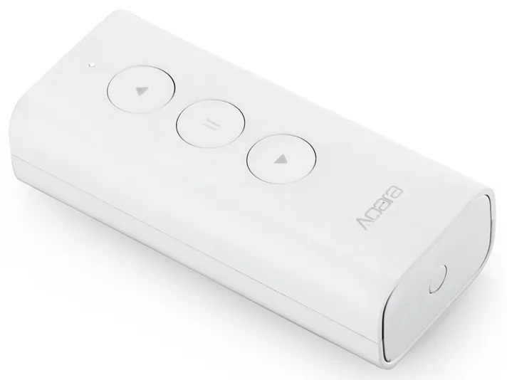 Biały pilot z trzema przyciskami: góra, pauza i dół. Widoczna nazwa marki 'Aqara'.