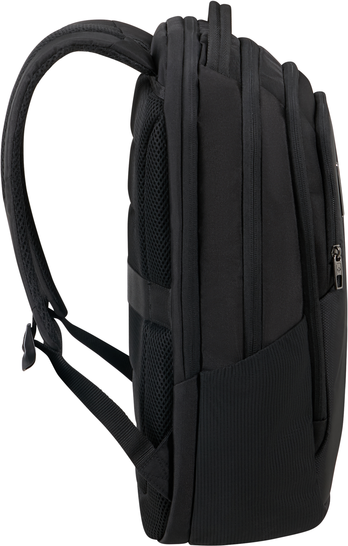 Ein schwarzer Rucksack im Profil, mit mehreren Fächern und einem gebogenen Schultergurt.