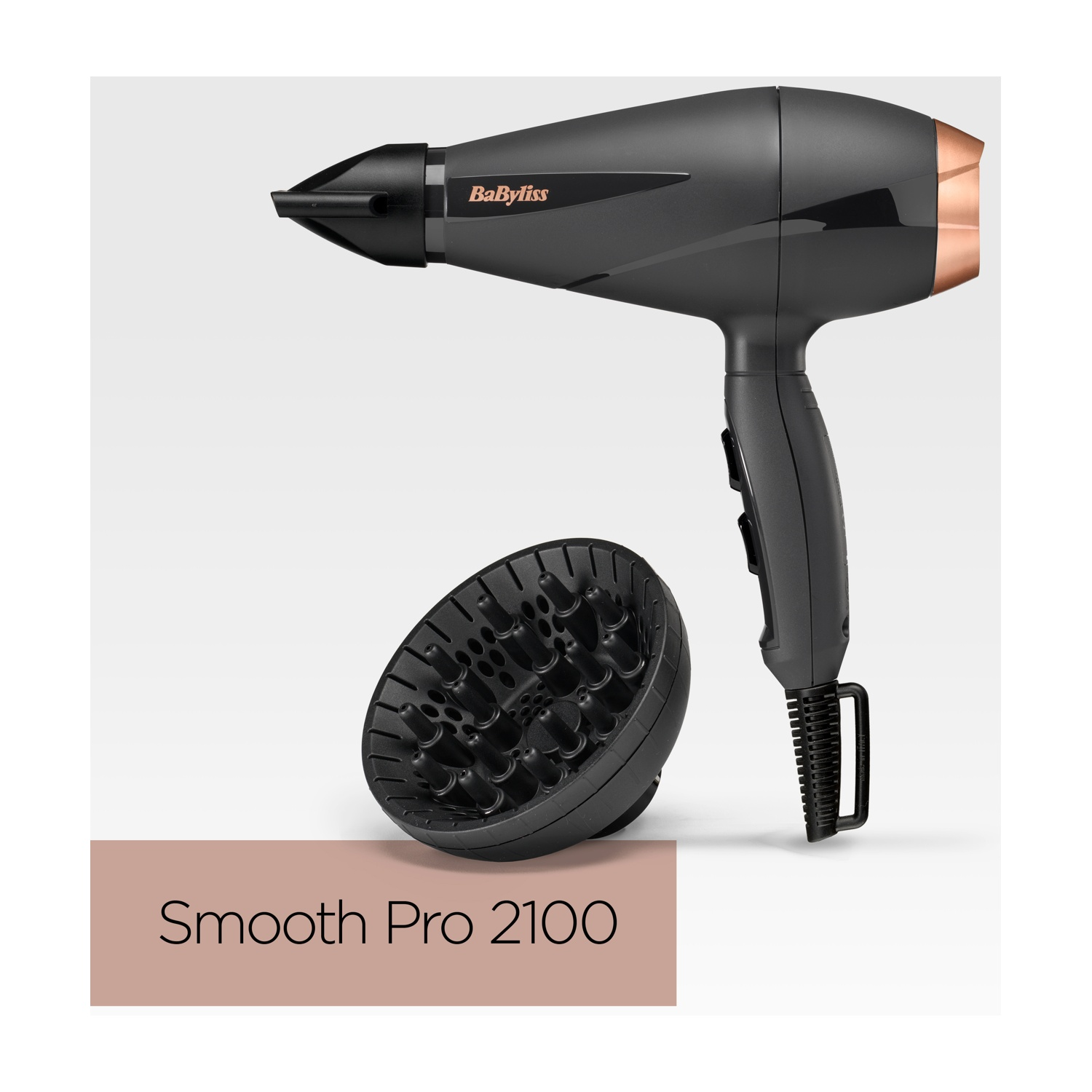 Un asciugacapelli nero e rame con diffusore, etichettato 'Smooth Pro 2100'.