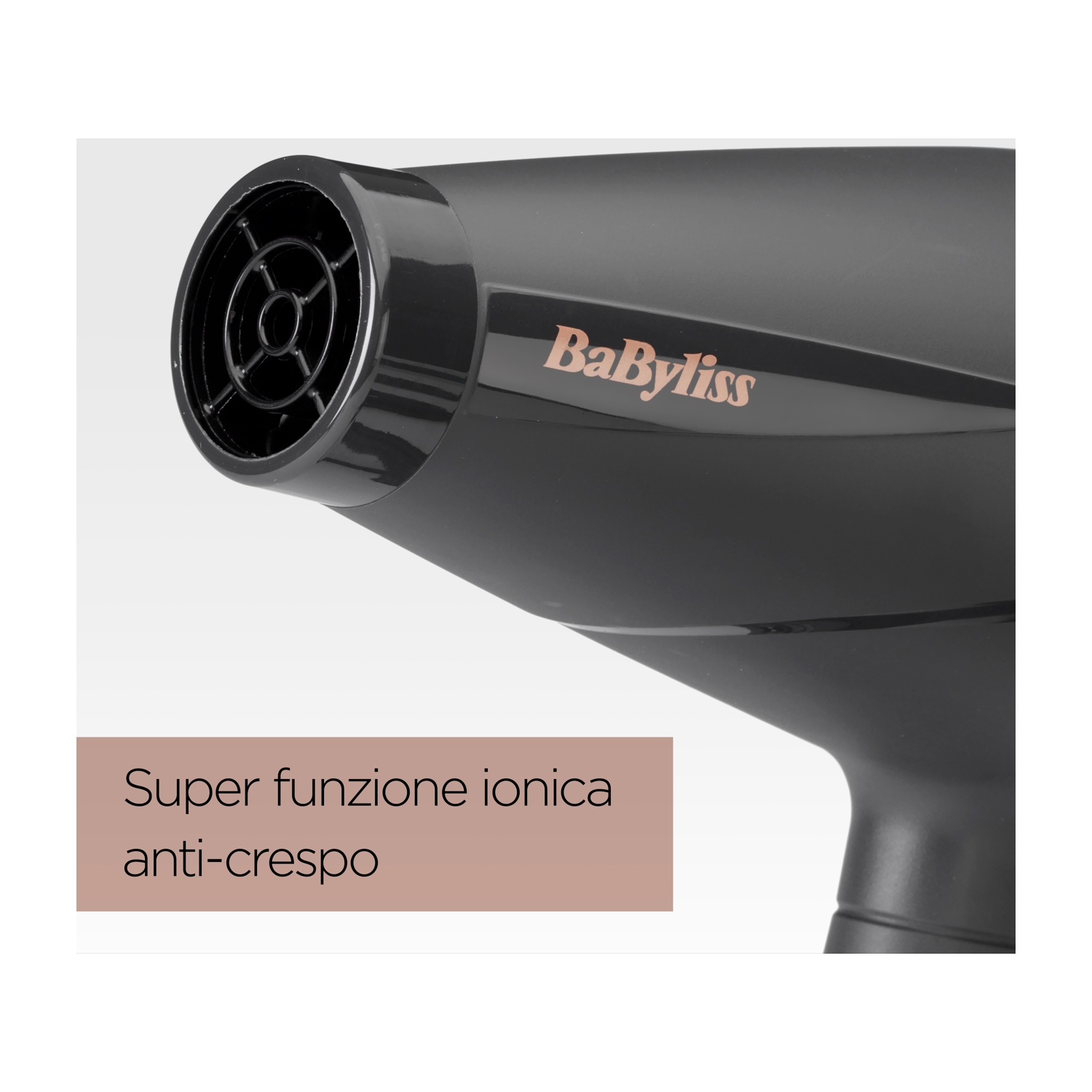 Primo piano di un asciugacapelli BaByliss nero con testo.