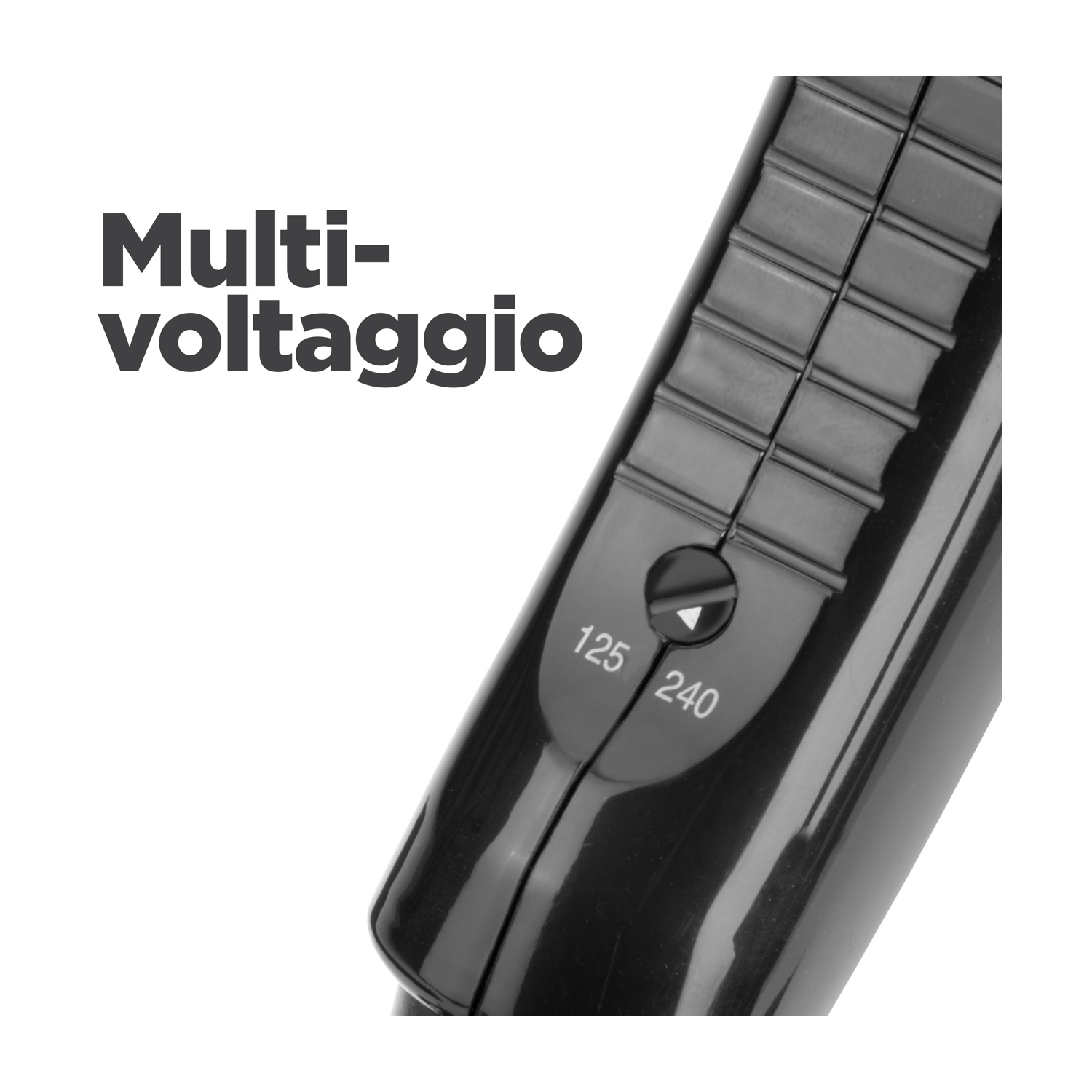 Primo piano dell'impugnatura di un asciugacapelli nero con un interruttore selettore di tensione.